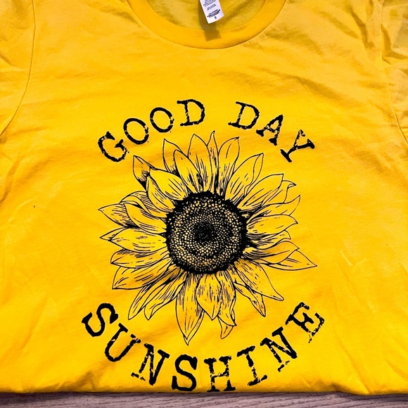 Bella canvas Size small t shirt with sunflower design - Picture 2 of 4